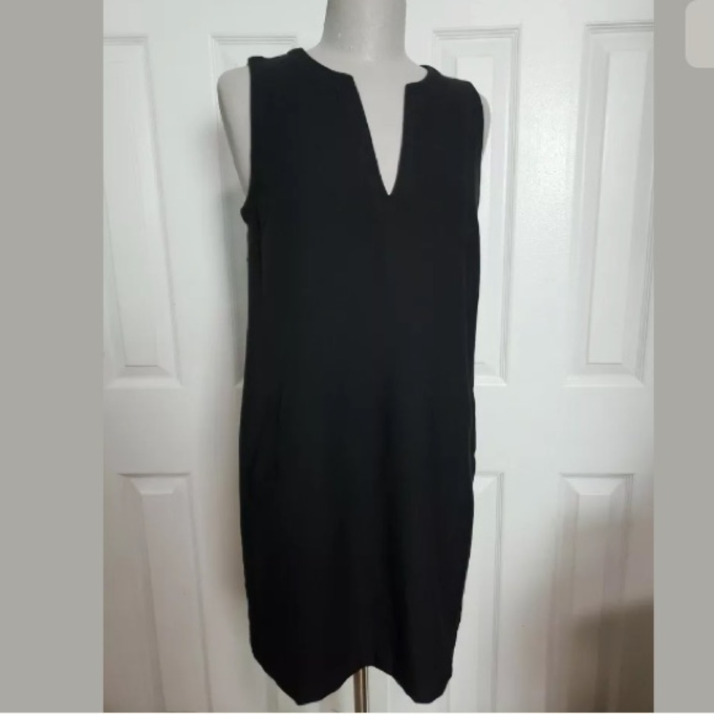 Gap Black Sleeveless Sheath Knee Length Dress